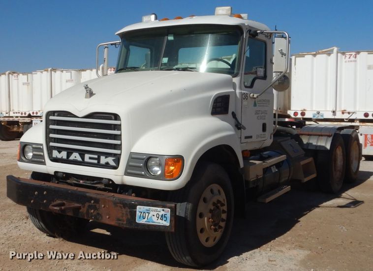 image for item DL6122 2003 Mack CV713  semi truck