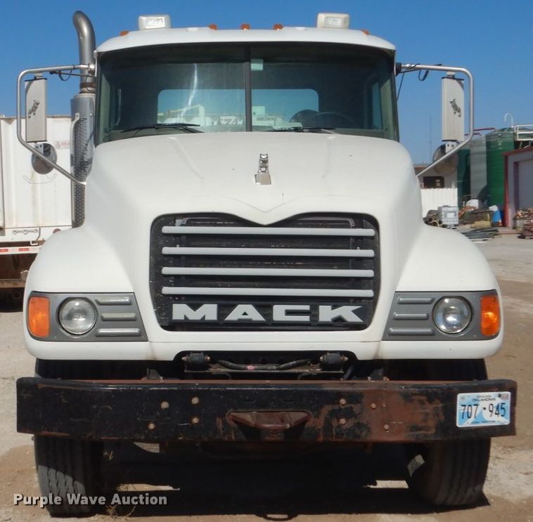 image for item DL6122 2003 Mack CV713  semi truck