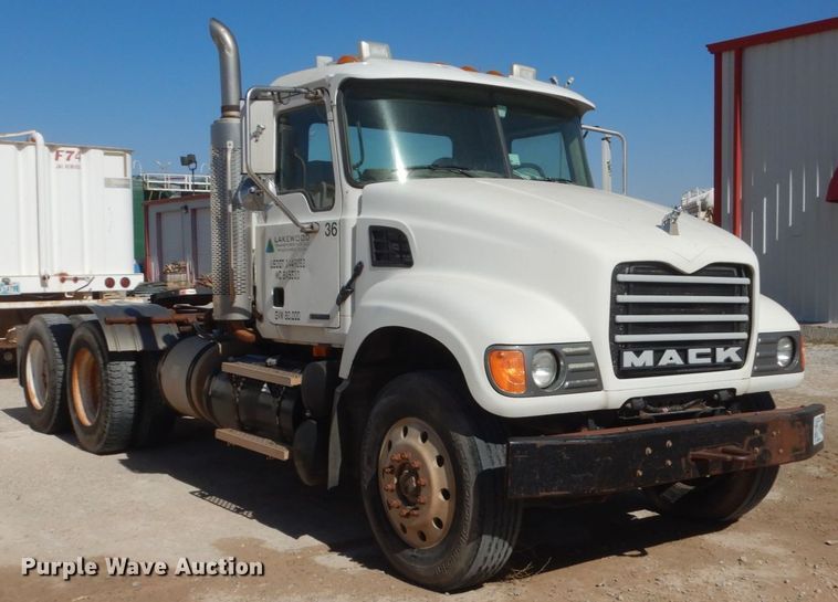 image for item DL6122 2003 Mack CV713  semi truck