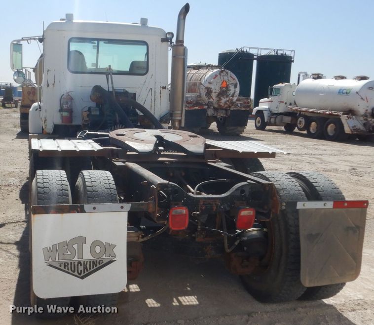 image for item DL6122 2003 Mack CV713  semi truck