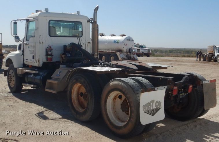 image for item DL6122 2003 Mack CV713  semi truck