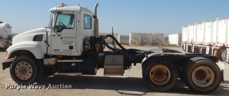 image for item DL6122 2003 Mack CV713  semi truck