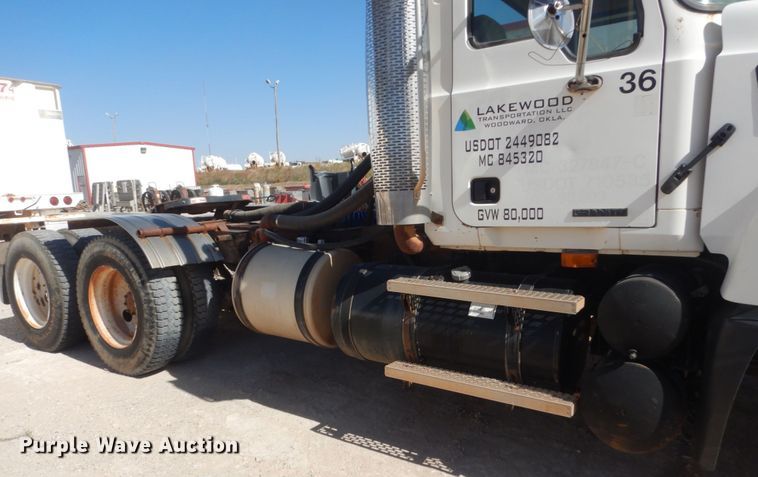 image for item DL6122 2003 Mack CV713  semi truck