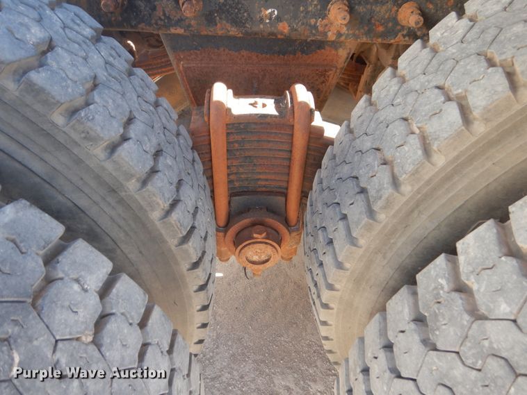 image for item DL6122 2003 Mack CV713  semi truck