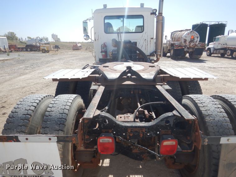 image for item DL6122 2003 Mack CV713  semi truck