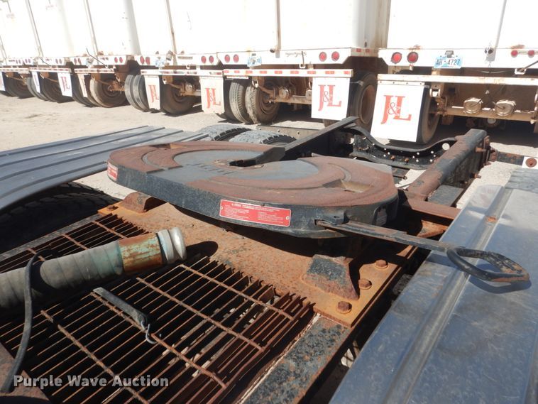 image for item DL6122 2003 Mack CV713  semi truck