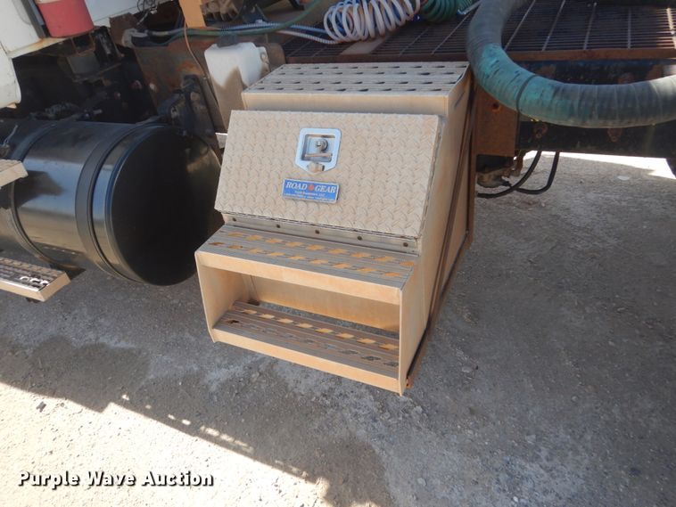 image for item DL6122 2003 Mack CV713  semi truck