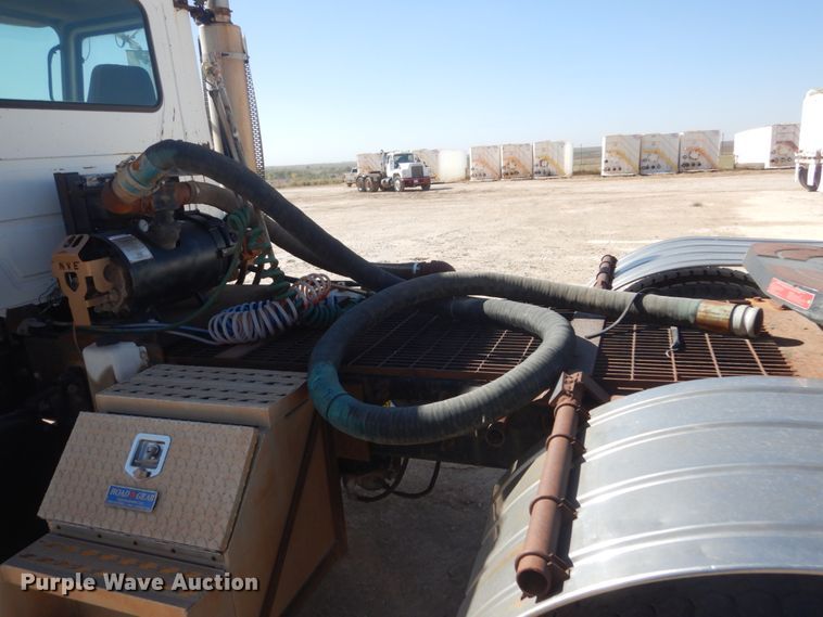 image for item DL6122 2003 Mack CV713  semi truck