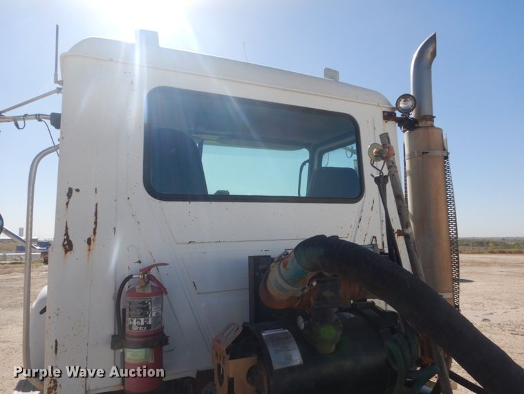 image for item DL6122 2003 Mack CV713  semi truck