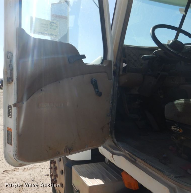 image for item DL6122 2003 Mack CV713  semi truck