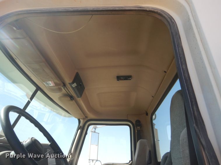 image for item DL6122 2003 Mack CV713  semi truck