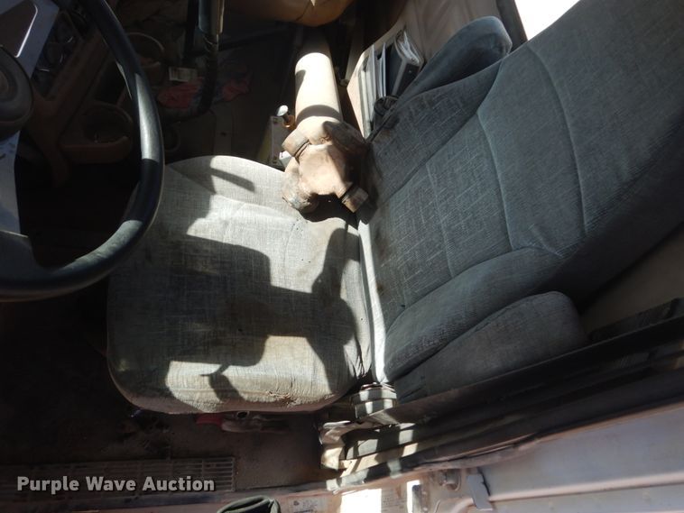 image for item DL6122 2003 Mack CV713  semi truck