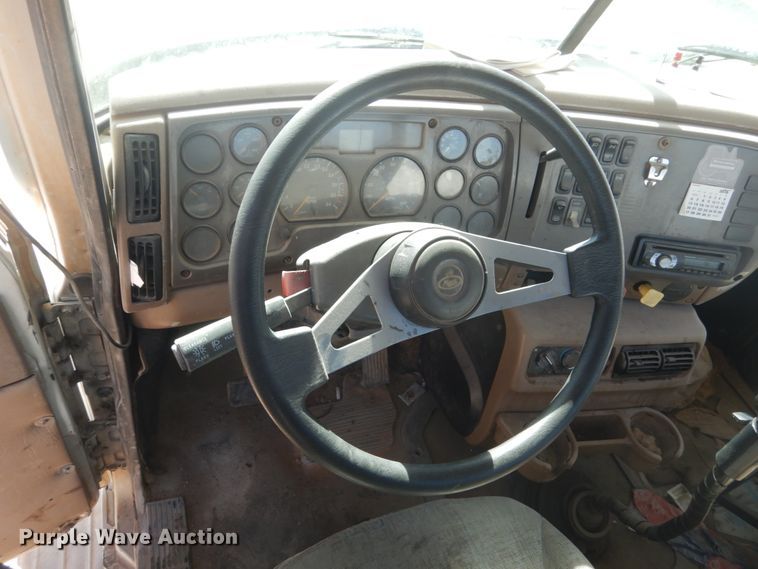 image for item DL6122 2003 Mack CV713  semi truck