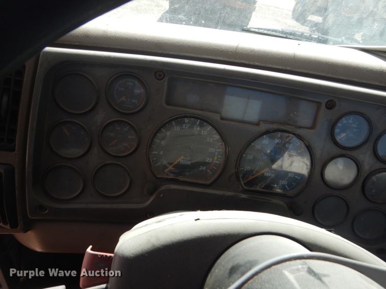 image for item DL6122 2003 Mack CV713  semi truck