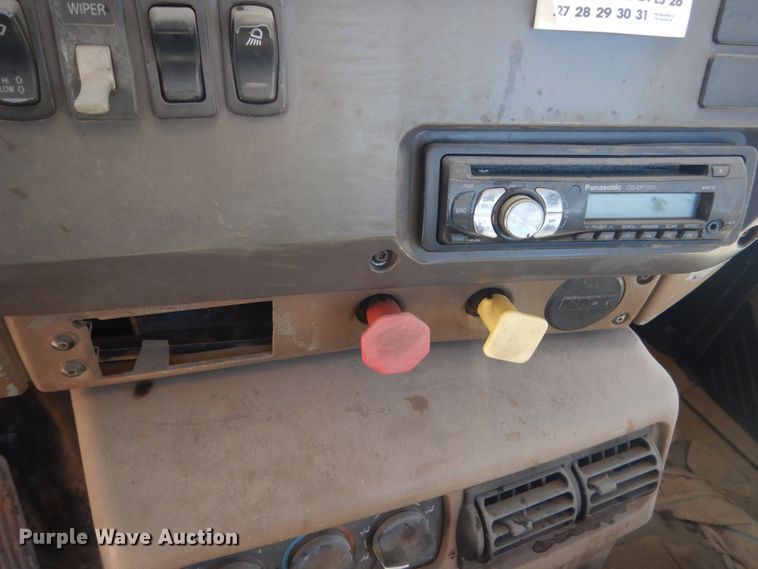 image for item DL6122 2003 Mack CV713  semi truck