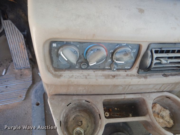 image for item DL6122 2003 Mack CV713  semi truck