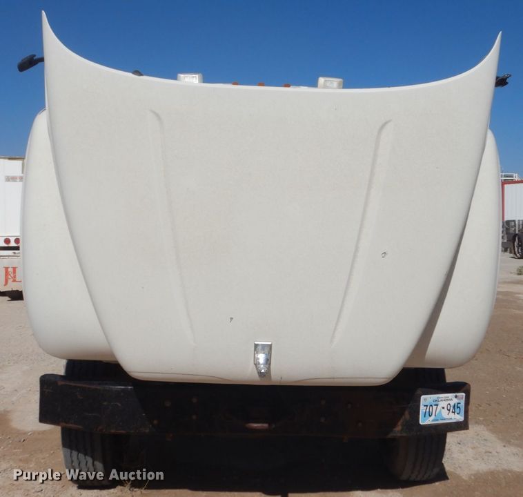 image for item DL6122 2003 Mack CV713  semi truck