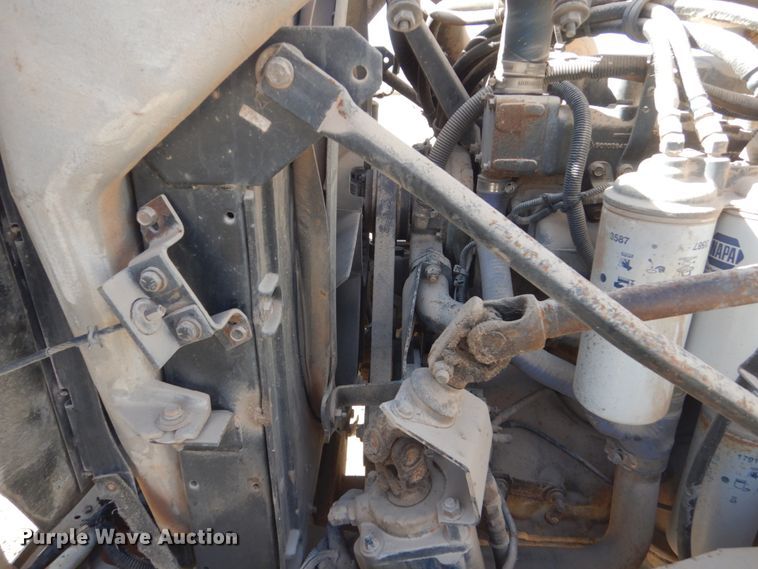 image for item DL6122 2003 Mack CV713  semi truck