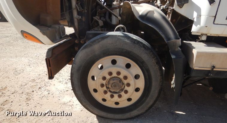 image for item DL6122 2003 Mack CV713  semi truck