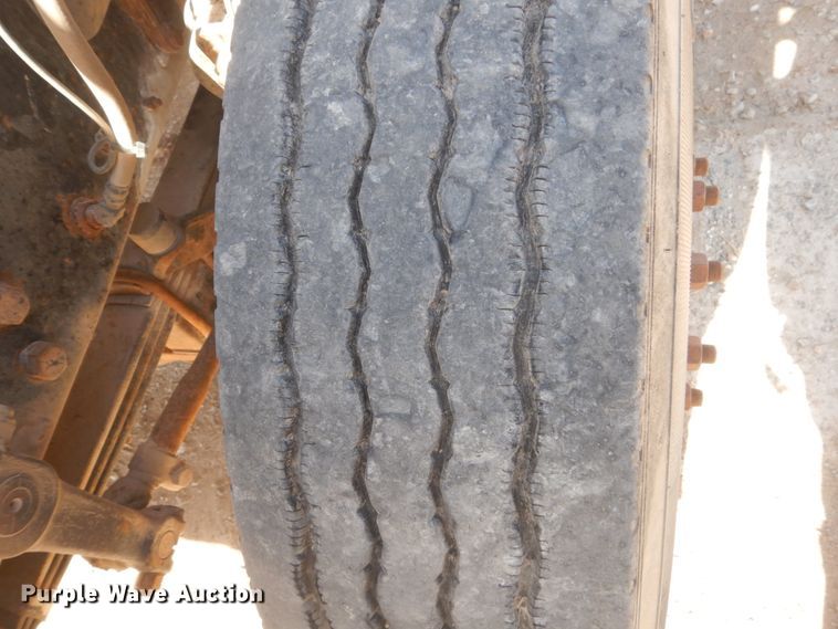 image for item DL6122 2003 Mack CV713  semi truck