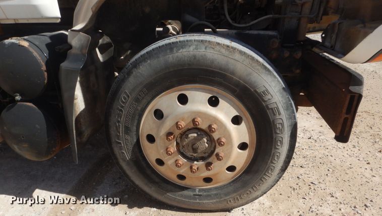 image for item DL6122 2003 Mack CV713  semi truck