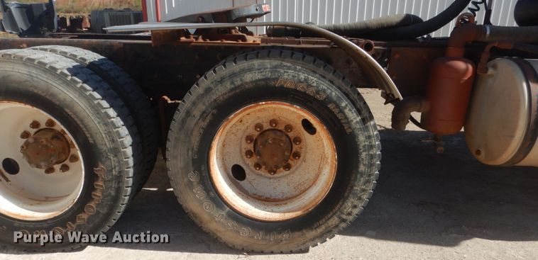 image for item DL6122 2003 Mack CV713  semi truck