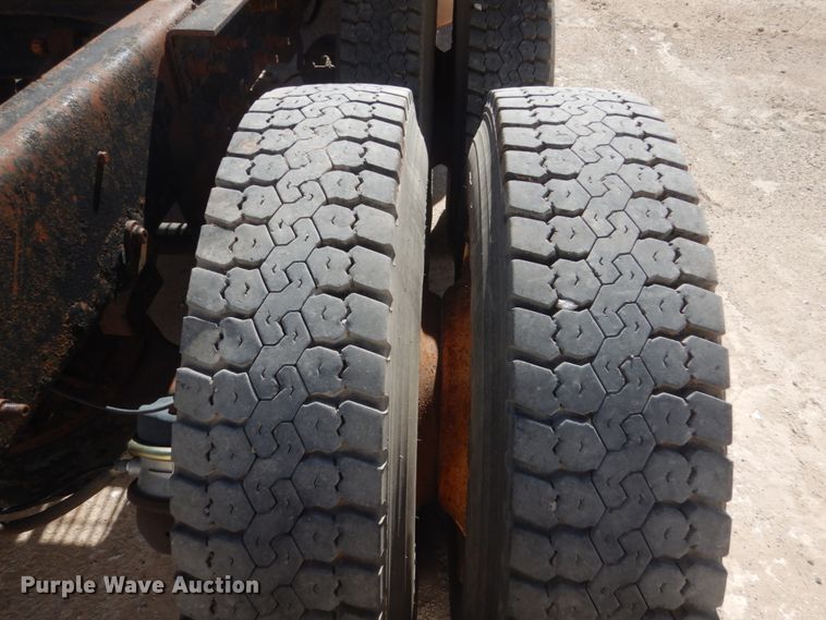 image for item DL6122 2003 Mack CV713  semi truck