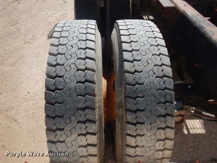 image for item DL6122 2003 Mack CV713  semi truck