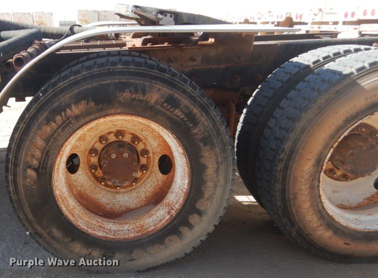 image for item DL6122 2003 Mack CV713  semi truck