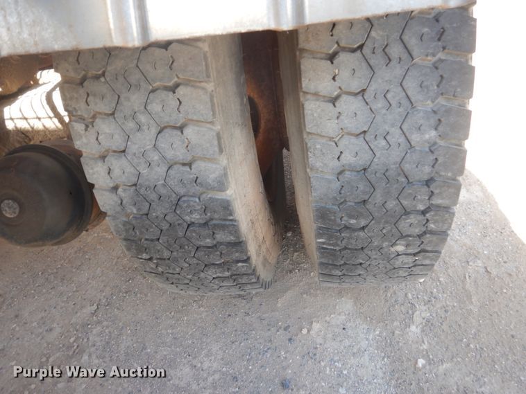 image for item DL6122 2003 Mack CV713  semi truck