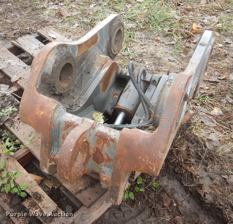 JRB FC330C excavator quick coupler in Tekamah, NE Item DL6483 sold