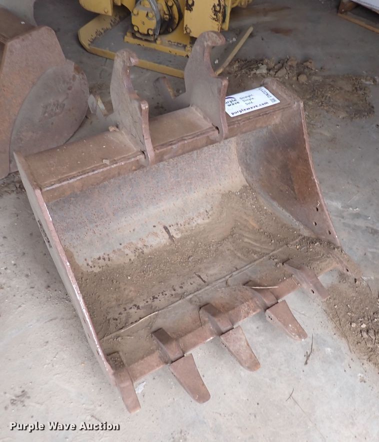 image for item DN2211 36" W excavator bucket