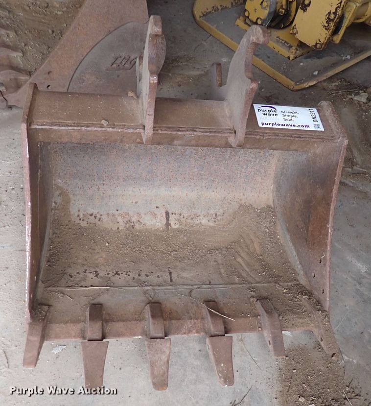 image for item DN2211 36" W excavator bucket
