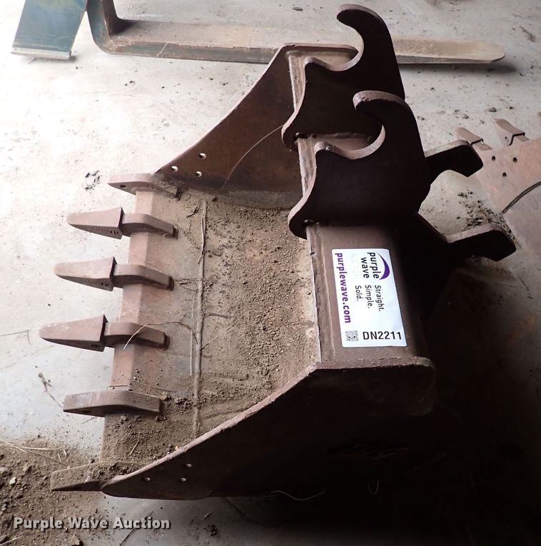 image for item DN2211 36" W excavator bucket