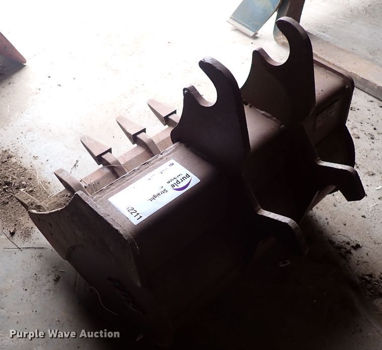 image for item DN2211 36" W excavator bucket