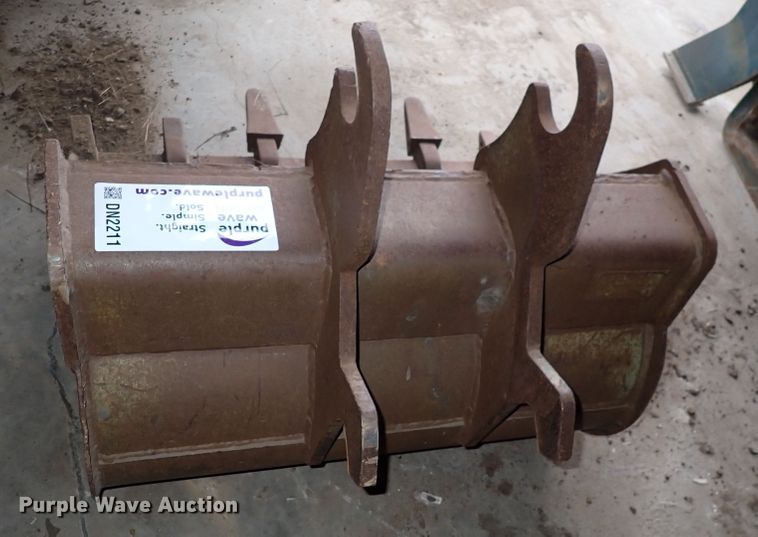 image for item DN2211 36" W excavator bucket