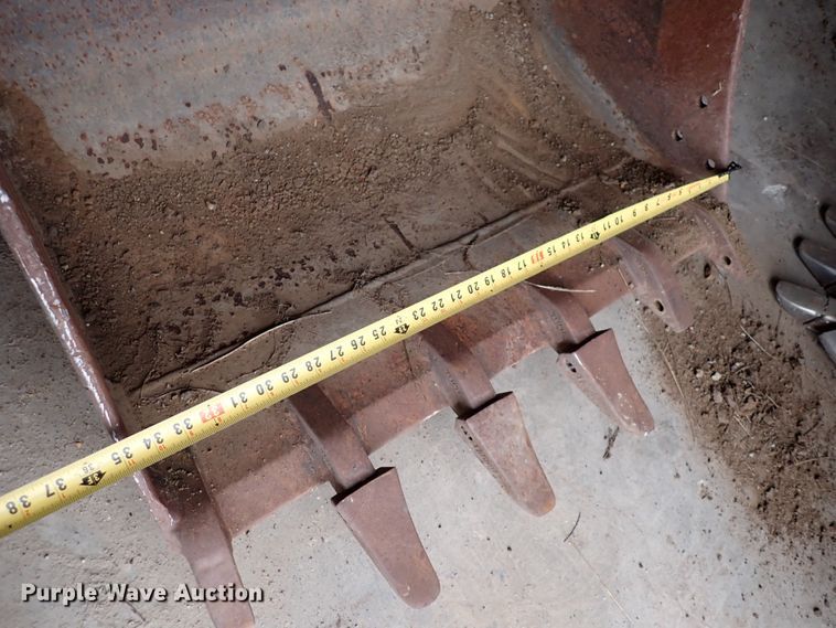 image for item DN2211 36" W excavator bucket