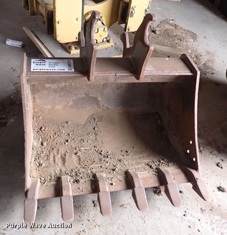 image for item DN2213 36" W excavator bucket