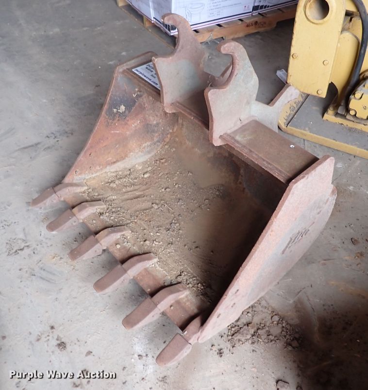 image for item DN2213 36" W excavator bucket