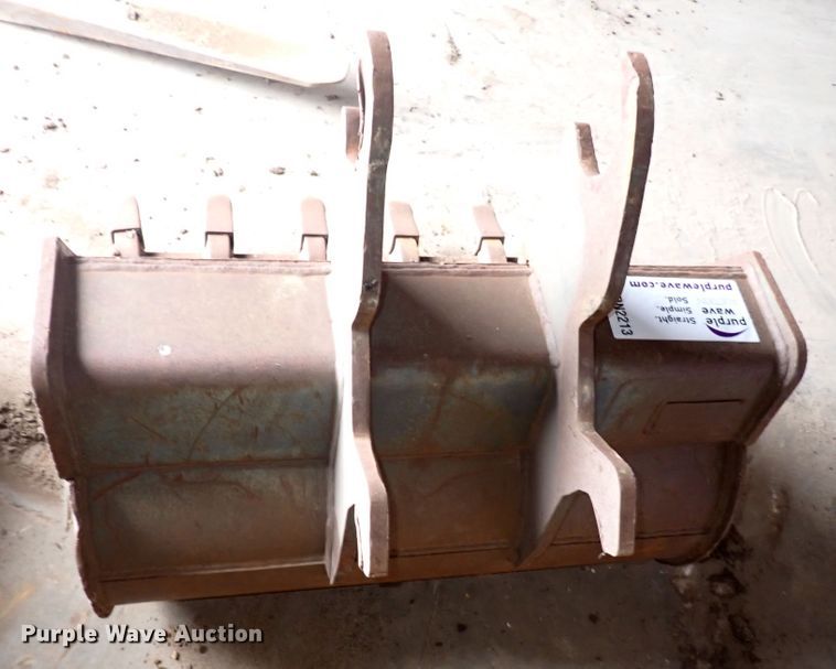 image for item DN2213 36" W excavator bucket