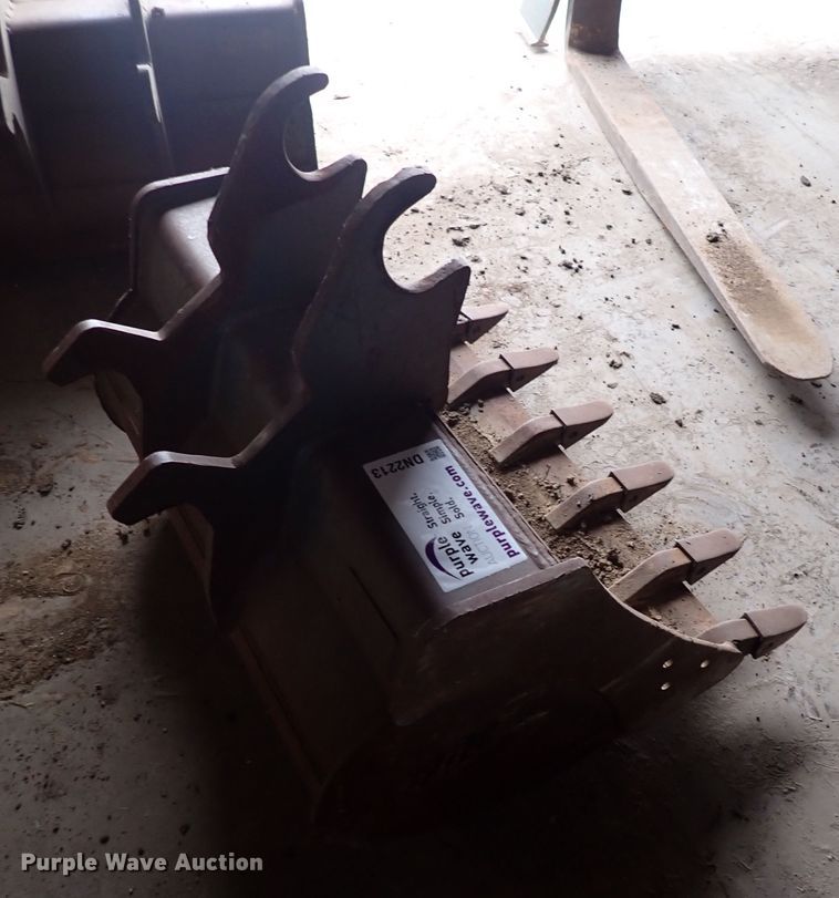 image for item DN2213 36" W excavator bucket