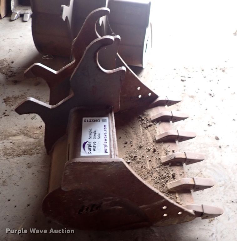 image for item DN2213 36" W excavator bucket