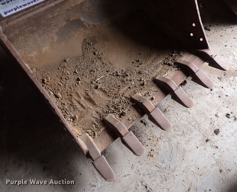 image for item DN2213 36" W excavator bucket