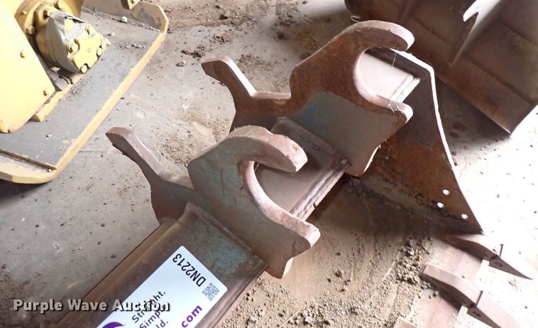 image for item DN2213 36" W excavator bucket