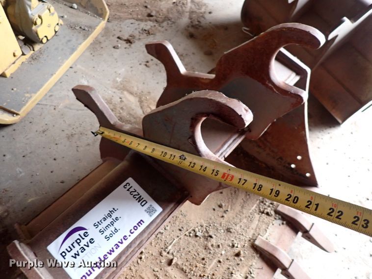 image for item DN2213 36" W excavator bucket