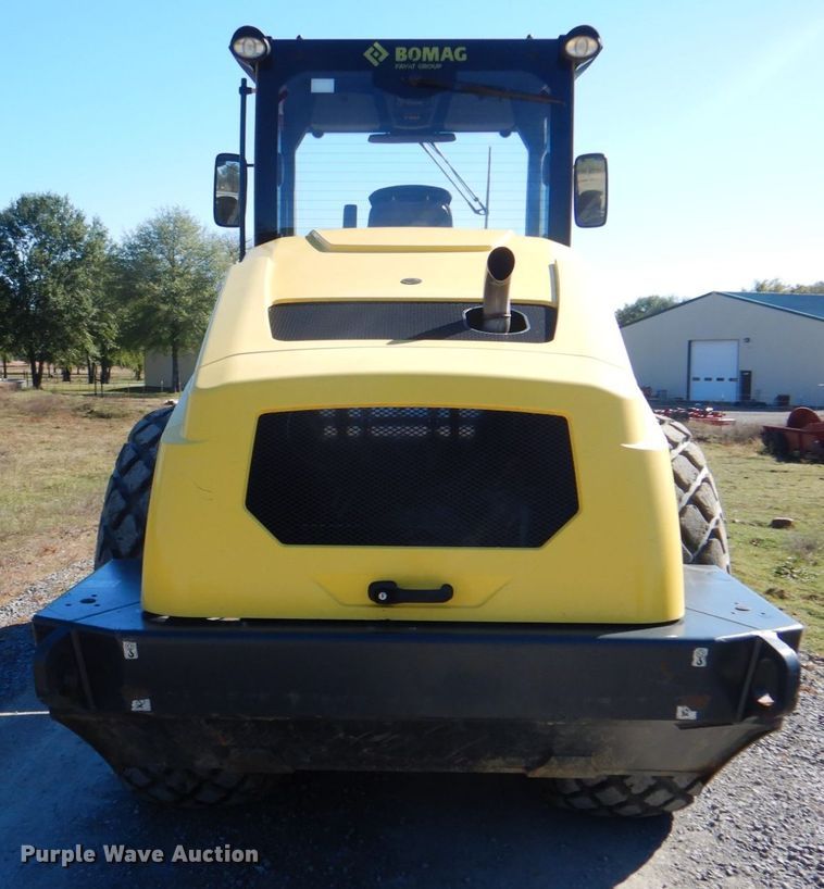 image for item DN6533 2017 Bomag BW211DH-5  single drum vibratory roller