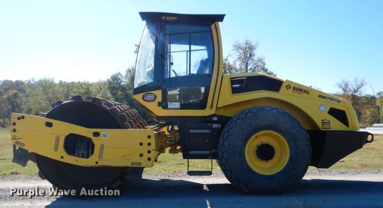 image for item DN6533 2017 Bomag BW211DH-5  single drum vibratory roller