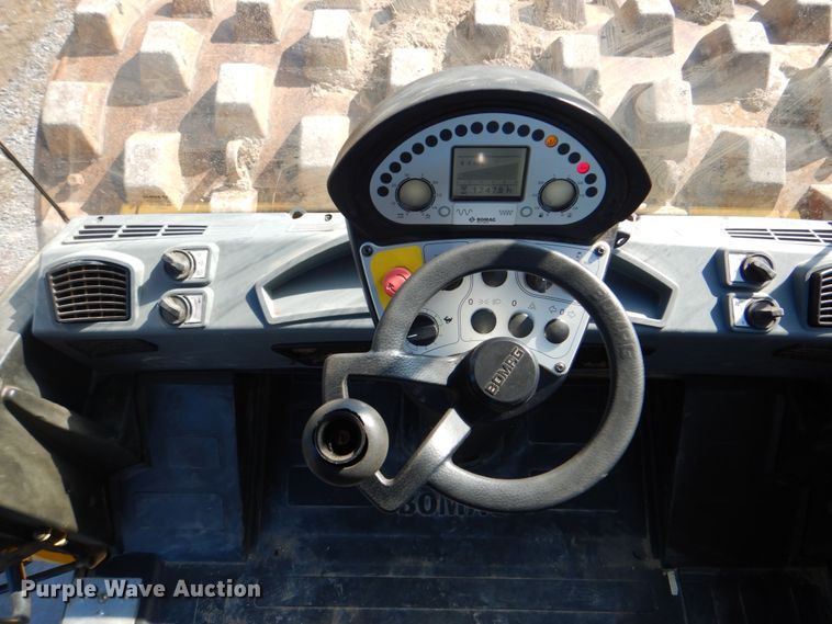 image for item DN6533 2017 Bomag BW211DH-5  single drum vibratory roller