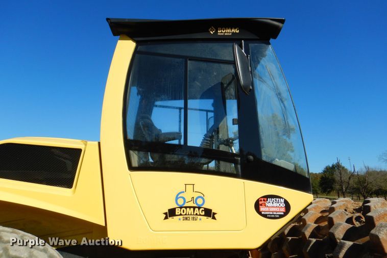 image for item DN6533 2017 Bomag BW211DH-5  single drum vibratory roller