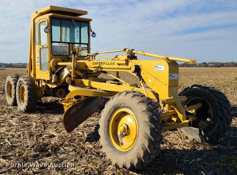 image for item EZ9237 1973 Caterpillar 112F  rigid frame motor grader